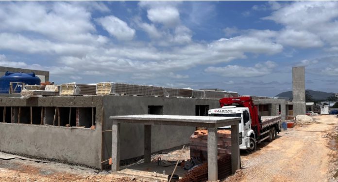 Obras do P.A 24H de Porto Belo alcança 50% de execução
