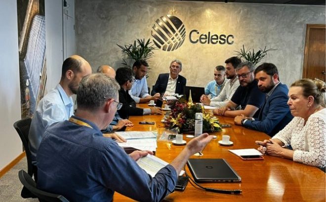 Prefeito Joel participa de reunião junto à CELESC e pede mais atenção para Porto Belo