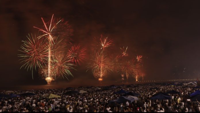 Réveillon histórico de Balneário Camboriú terá 15 minutos de fogos e show inédito de drones