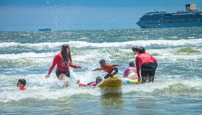 Um total de 150 crianças e jovens de 4 estados participaram da 7ª edição do Festival Anasol de Surf para Autistas