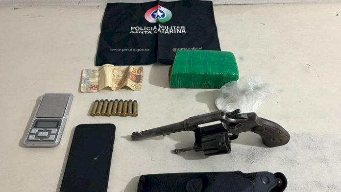 Casal é preso por tráfico de drogas em Balneário Arroio do Silva