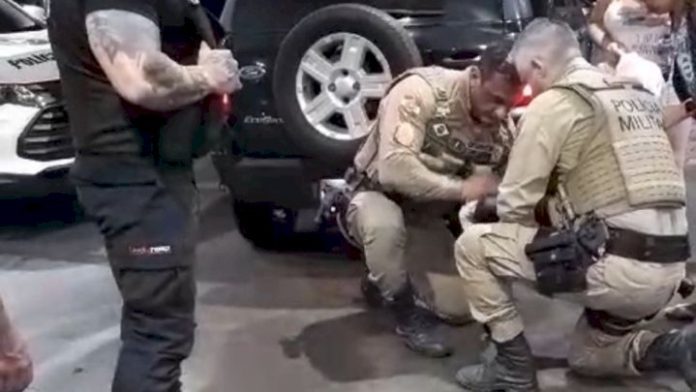 Policiais militares salvam recém-nascido engasgado com leite materno em Blumenau