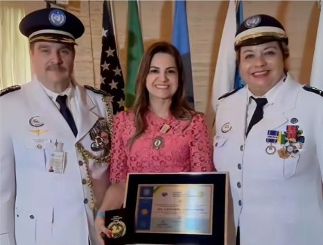 Secretária de Educação de Itapema recebe Medalha Ordem do Mérito Internacional_