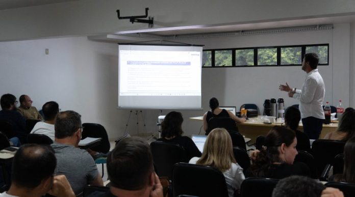 Servidores municipais participam de capacitação sobre a nova lei de licitações e contratos administrativos