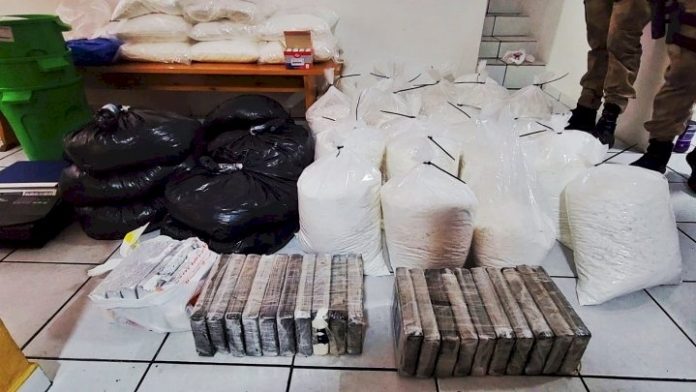 Mais de 440 kg de cocaína são interceptados em Balneário Camboriú