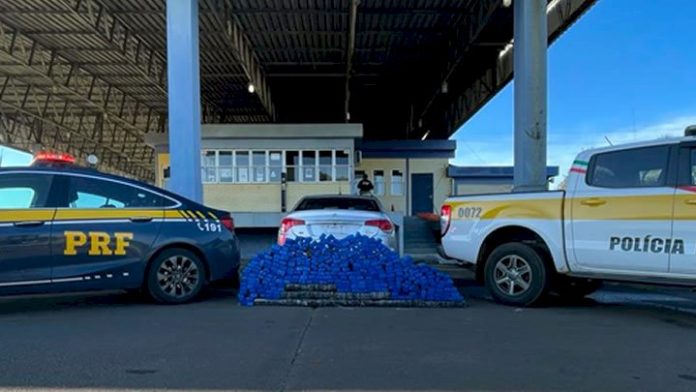 Operação policial apreende veículo clonado com quase 300 kg de maconha em SC
