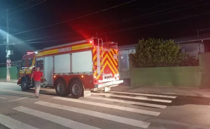Polícia age contra incêndio em escola_ Alunos e ex-alunos na lista de suspeitos