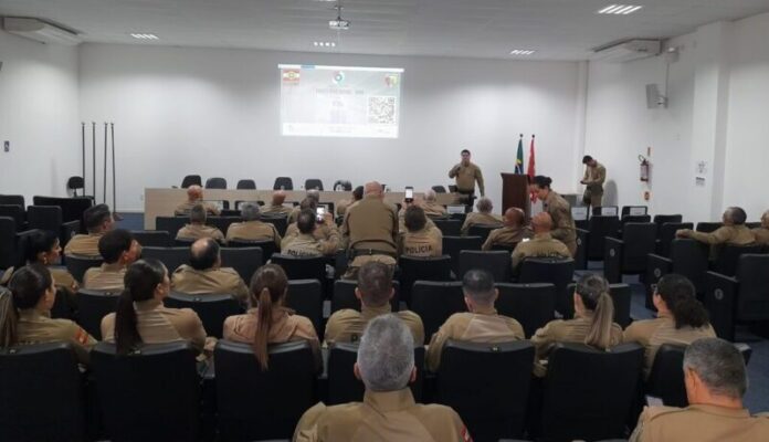 Capacitação de forças de segurança reforça programa Escola Mais Segura em Santa Catarina