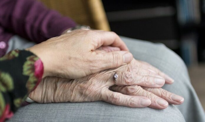hands-2906458_1280