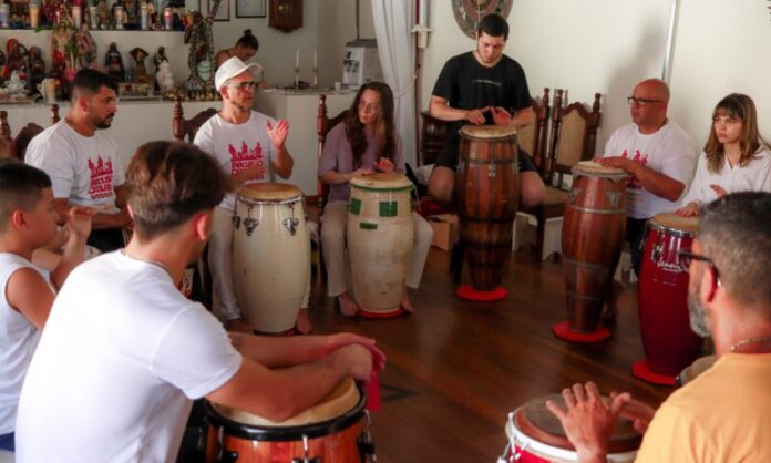 Tijucas acolhe oficinas de percussão com foco em ritmos afro-brasileiros