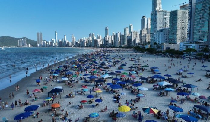 Balneário Camboriú deve atingir 100% de ocupação em hotéis na virada do ano