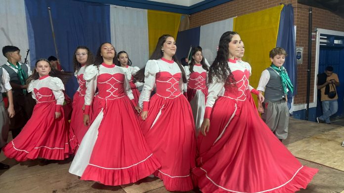 Projeto 'Cultura Para Todos' encerra ano com apresentações emocionantes dos alunos
