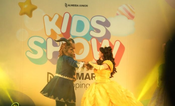 Balneário Shopping abre programação infantil com pocket show de 'A Bela e a Fera'