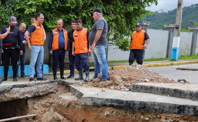 Governador Jorginho Mello reforça apoio às vítimas das chuvas em Itapema-