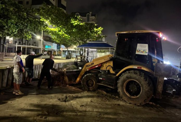 Meia Praia recebe ações intensivas de limpeza após chuvas em Itapema
