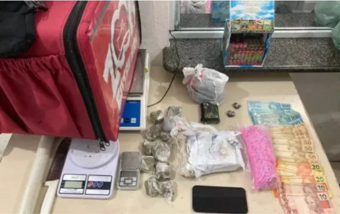 Motociclista em fuga é preso com grande quantidade de drogas em Porto Belo