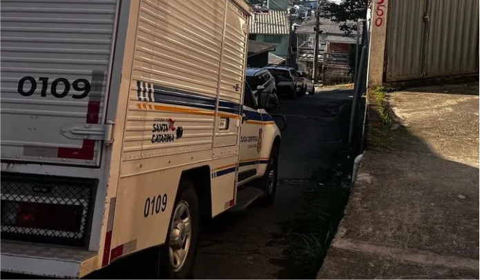 Crime passional_ mulher é morta com facada no pescoço pela companheira em Itajaí