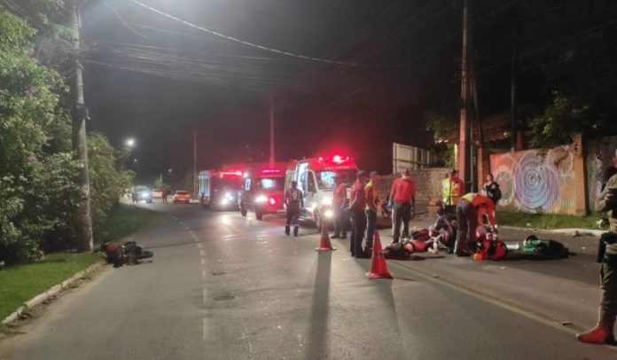 Jovem de 23 anos morre em colisão entre três motos na SC-406