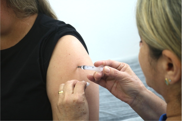 Porto Belo inicia vacinação contra dengue para jovens de 10 a 16 anos