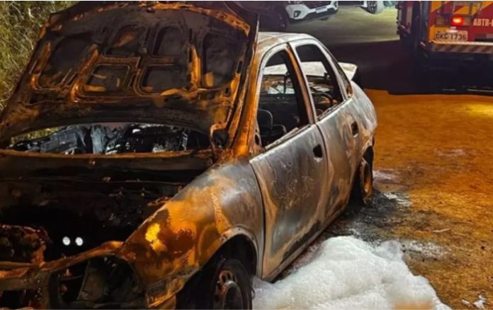 Quatro corpos carbonizados são encontrados em carro incendiado em São João Batista