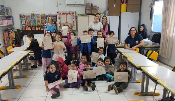 Educação ambiental transforma escolas de Porto Belo em espaços de empatia e cuidado animal