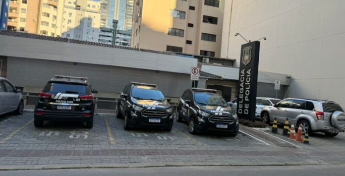 Atos obscenos em local público resultam em prisão em Itapema