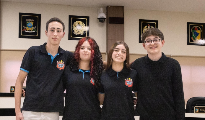 Estudantes assumem nova Mesa Diretora da Câmara Mirim-