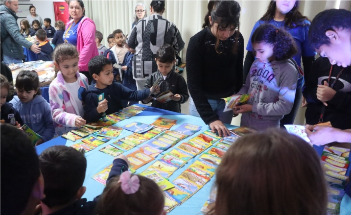 8ª Feira do Livro Livre distribui 6.700 obras e atrai 1.500 leitores em Porto Belo