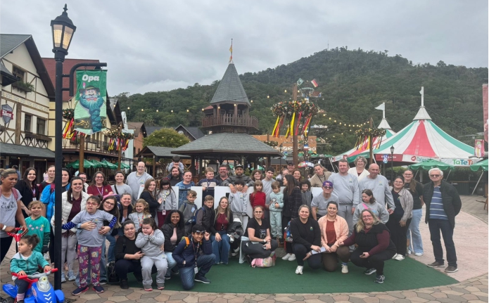 Apae de Pomerode celebra a inclusão com aula emocionante na neve
