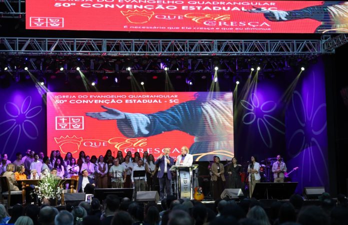 Governador prestigia convenção estadual da Igreja Quadrangular em Itajaí