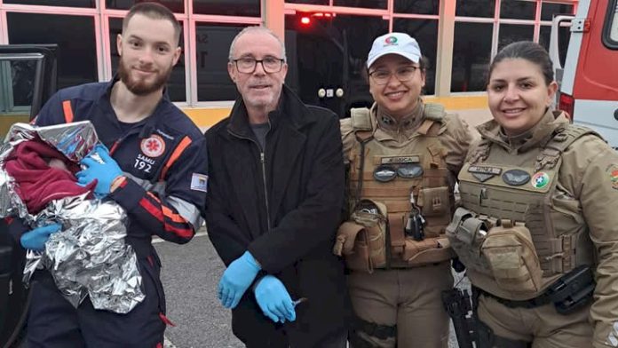 PMRv ajuda no parto de bebê dentro de carro na SC‑401, em Florianópolis