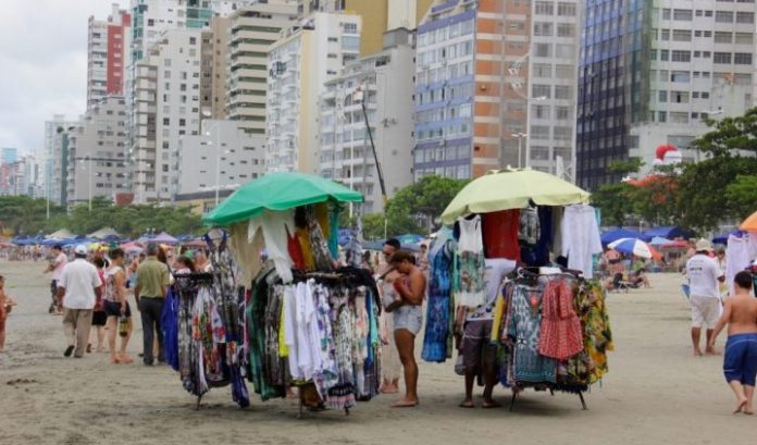 Balneário Camboriú abre 500 vagas para ambulantes na temporada 2025-2026