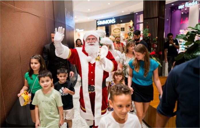 'Brilho do Natal' ilumina o Balneário Shopping com chegada do Papai Noel no dia 1º de novembro