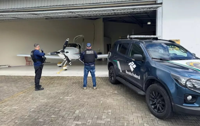 Carga de mais de R$ 3 milhões em iPhones é interceptada em aeroporto de SC