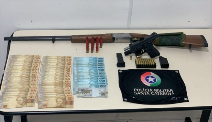 Homem é preso em Ilhota após ameaçar policiais com arma de fogo