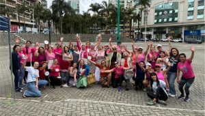 Aulão Outubro Rosa movimenta Praça da Paz 1 Mulheres se unem em atividade fisica e conscientizacao sobre o cancer de mama