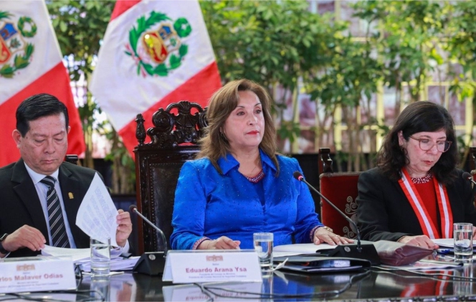 Peru destitui primeira mulher presidente Dina Boluarte em meio a crise política