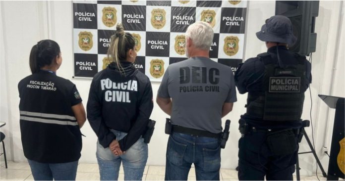 Pirataria à vista_ polícia apreende sete mil produtos falsificados em outlet de Tubarão