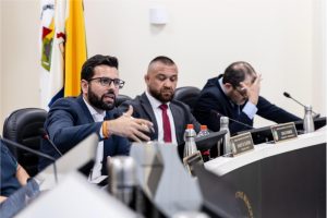 Bloco de oposicao e independente manifestou insatisfacao com a proposta