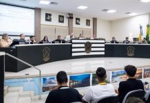 Câmara aprova projetos e vive noite quente em debate sobre marinas secas na orla