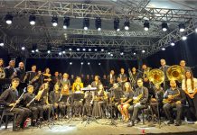 Cinema ao vivo na orla: banda municipal transforma Itapema em palco de magia infantil