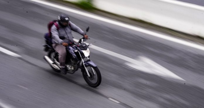 Detran-SC prorroga prazo para curso obrigatório de motofrete e mototáxi