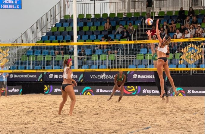 Duplas de Itapema lutam por vaga nas semifinais do Challenger de Vôlei de Praia