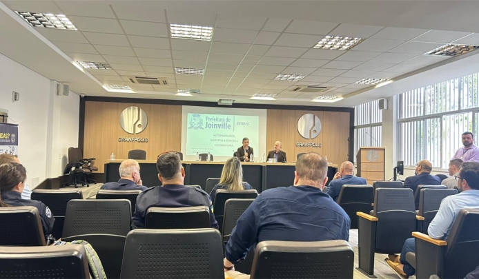 Itapema reforça mobilidade urbana ao participar de simpósio sobre veículos autopropelidos