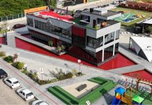 Oporto inaugura temporada de Natal com chegada do Papai Noel em Porto Belo