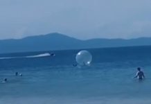 VÍDEO: Criança é resgatada no mar após inflável ser levado pela correnteza em praia de Florianópolis