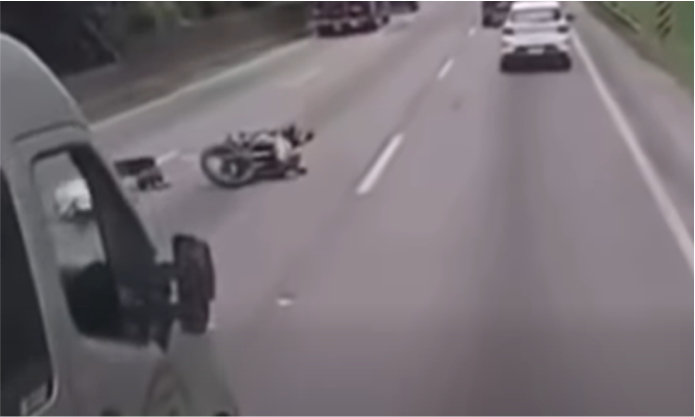 Motociclista morre após colisão com caminhão na BR-101, em Balneário Camboriú