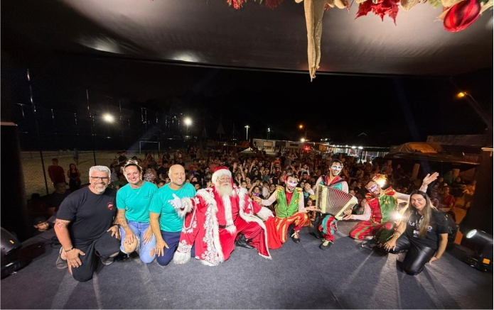 Natal itinerante começa com festa_ Várzea e Tabuleiro celebram estreia do Caminhão-Palco em Itapema
