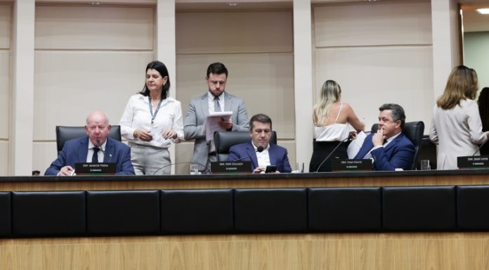 Pelo Estado 10-12_ Projetos do Governo são enviados para o Plenário da Alesc