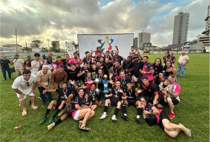 Resenha FC ergue taça e celebra título épico do Campeonato Municipal de Campo em Porto Belo